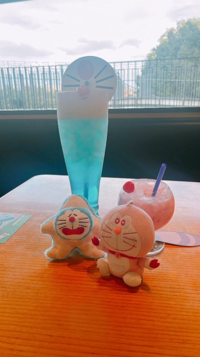 09macha20's tweet photo. 何回行っても楽しい🫶

ドリンクとドラえもんの色合いが合ってて可愛かった https://t.co/XMYYkFk62I