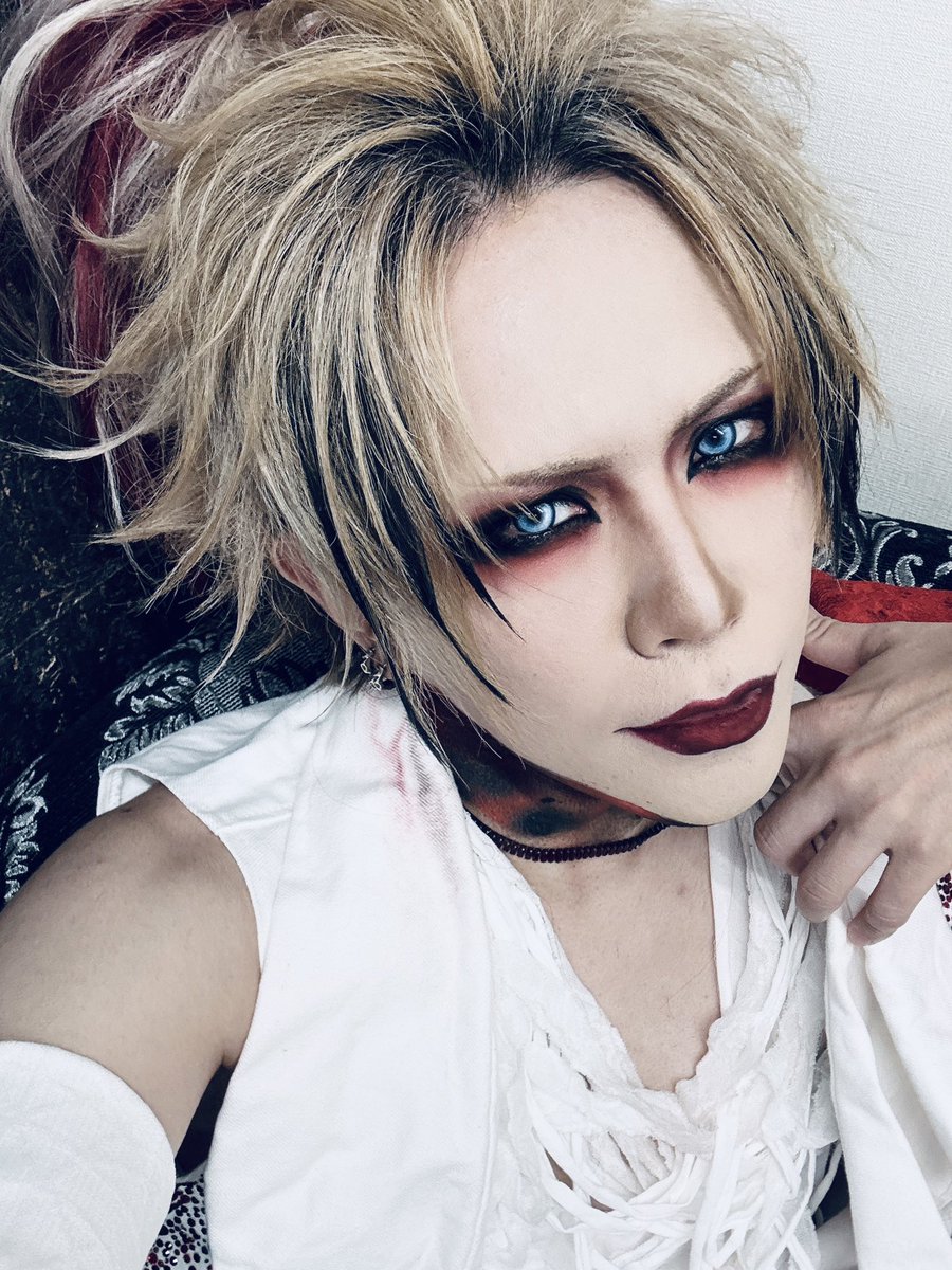XNVL_70's tweet photo. 今年のバグサミもヒーローだらけで最高です

来年もEASTをXANVALAに任せて貰えるように突き進んでいきます

沢山のΛと御来場の方々にみて貰えて幸せでした

今日もまだまだ盛り上がって行くけど明日までも続くバグサミを心から楽しんで気をつけて帰ってください

足元の悪い中早くから見てくれて楽しんでくれてありがとうございました！