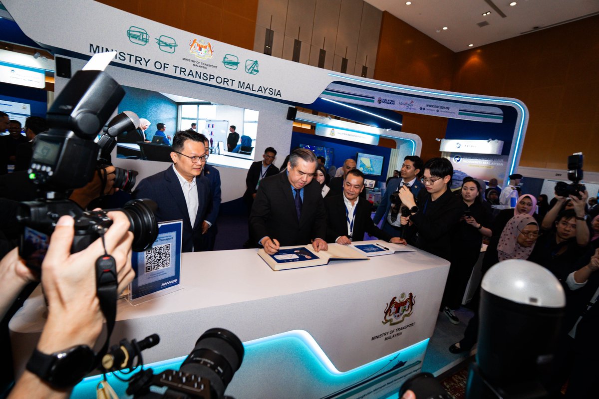 MOTMalaysia's tweet photo. MMW2026 is officially underway! Under the theme “From Ambition to Action: Powering Maritime Excellence”, MMW2026 strengthens Malaysia’s role as a progressive maritime nation and Asia-Pacific maritime hub.

🔗 https://t.co/pqTdQzUKil

#MalaysiaMaritimeWeek2026 #MMW26 #MOTMalaysia https://t.co/msnaOro0Bg