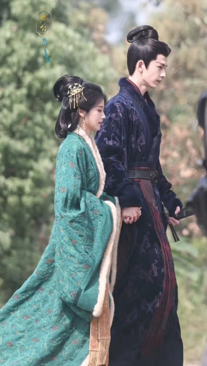freezyfriendzy's tweet photo. Su luowei and ye tingyan holding hands with their yummy height difference 🩷 https://t.co/hQTo6FkWKn