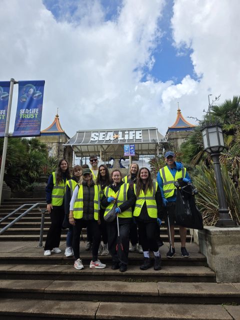VirginIncentive's tweet photo. 🌊 From office days to beach cleans!

Recently, members of the team swapped their laptops for litter pickers and headed down to Brighton to support our partners at Merlin Entertainments and the @SeaLifeTrust with their beach clean as part of the 24 Hour Global Clean initiative. https://t.co/DYTYXZxkKo