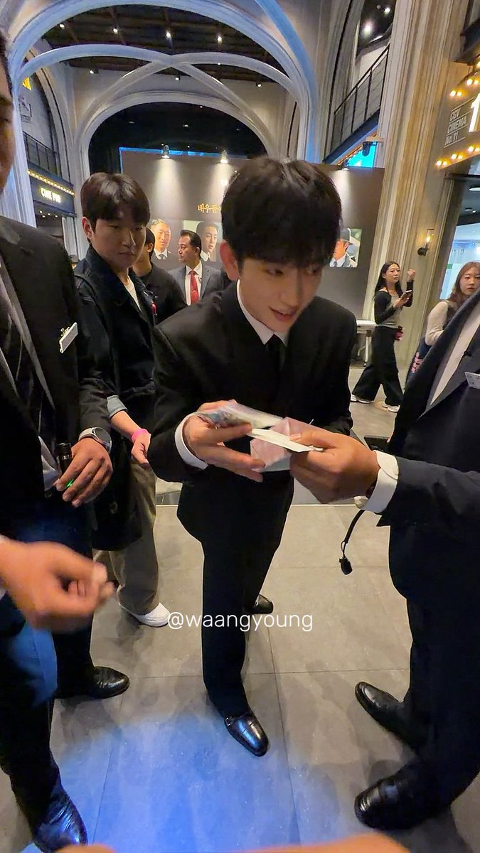 waangyoung's tweet photo. 260929 진영

편지만 받겠다는 착둥이…… 아 어떡해 진짜…

#박진영 #jinyoung #100일의거짓말 https://t.co/9cokE1DoVD