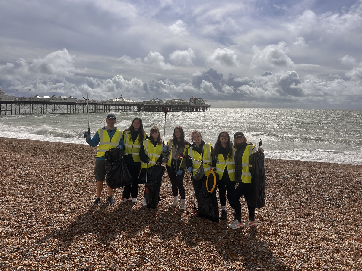 VirginIncentive's tweet photo. 🌊 From office days to beach cleans!

Recently, members of the team swapped their laptops for litter pickers and headed down to Brighton to support our partners at Merlin Entertainments and the @SeaLifeTrust with their beach clean as part of the 24 Hour Global Clean initiative. https://t.co/DYTYXZxkKo