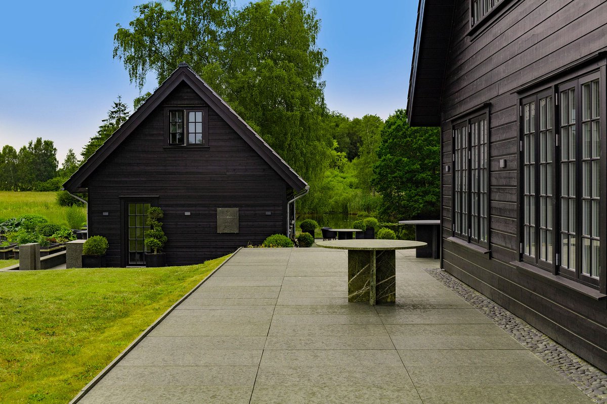 3HuseNordsj's tweet photo. Et hus i træ er mere end et byggeri. Det er et bevidst valg om materialer, holdbarhed og et hjem, der passer til både sted og livsstil.

Ring til os på 30 40 46 00.
Træhuse Nordsjælland
Kvalitet. Håndværk. Dit hjem. https://t.co/8VUjOLnTAW