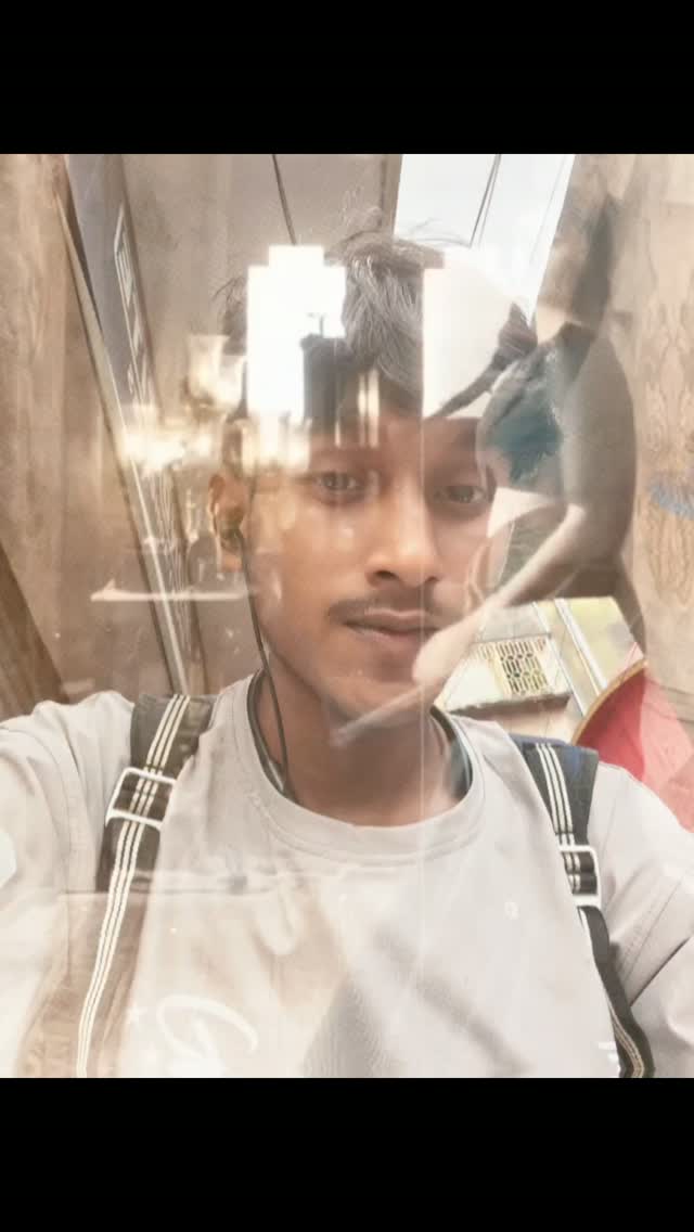 Krazuskiryu's tweet photo. Ab tu bhi mujhe chhodke chalegi? 💔🥀..... 10M follow...... #SadStatus #Heartbroken #EmotionalReels #HindiQuotes #BreakupQuotes Feelings ReelsIndia https://t.co/HP31pKfUV1