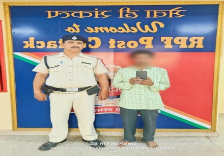 rpf_ecor_kur's tweet photo. Operation Yatri Suraksha:-On 28.09.2026, officers &amp; staff RPF post/CTC apprehended one TOPB offender with recovered a mobile phone, value ₹10,000/- from CTC railway station  &amp; handed over to GRPs/CTC, where registered a case agaist him for legal action. https://t.co/3cXVapI7ti
