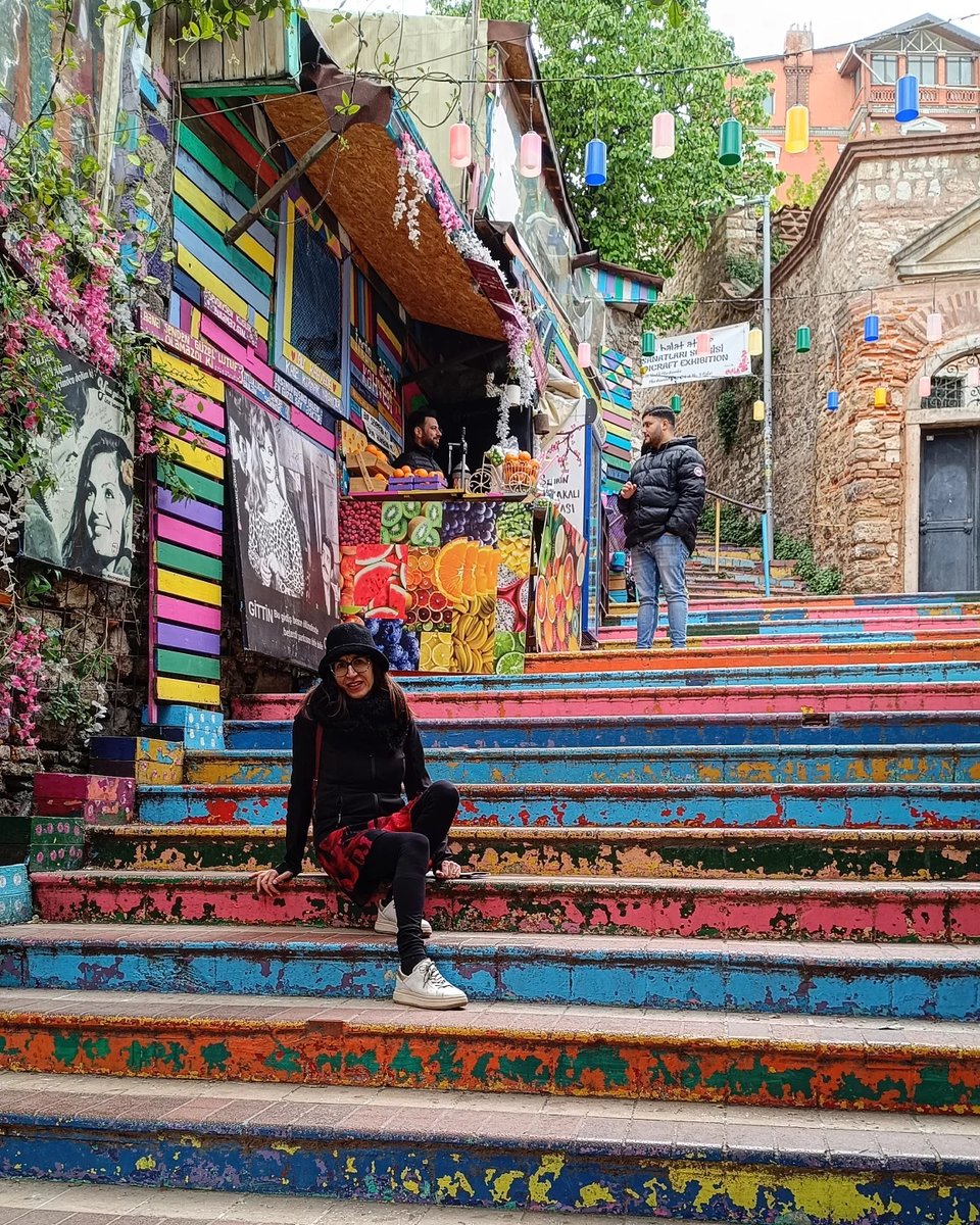 guitabares's tweet photo. Il cuore artistico di Istanbul🌈 #balat... #istanbul #camminare #walking #travel #travelinside #travelphotography #viaggiare #wandelust #goodmorningworld https://t.co/UJwDlDuQJk