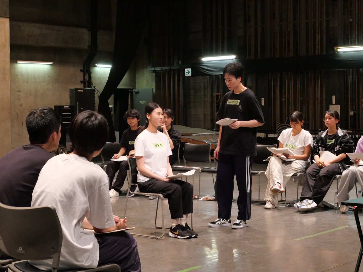 cocoon_a_s's tweet photo. 演出家のジョン・ハイダーさんによる特別WSを実施しました✨

2日間のWSは内容も盛りだくさん！身体を使ったワークや、作品のイメージを画像から膨らませて共有したり、テキストを使用してのペアワークの発表などなど...
とても貴重な時間となりました👀
後日レポートをアップ予定です！ https://t.co/XRkuUt4eLJ