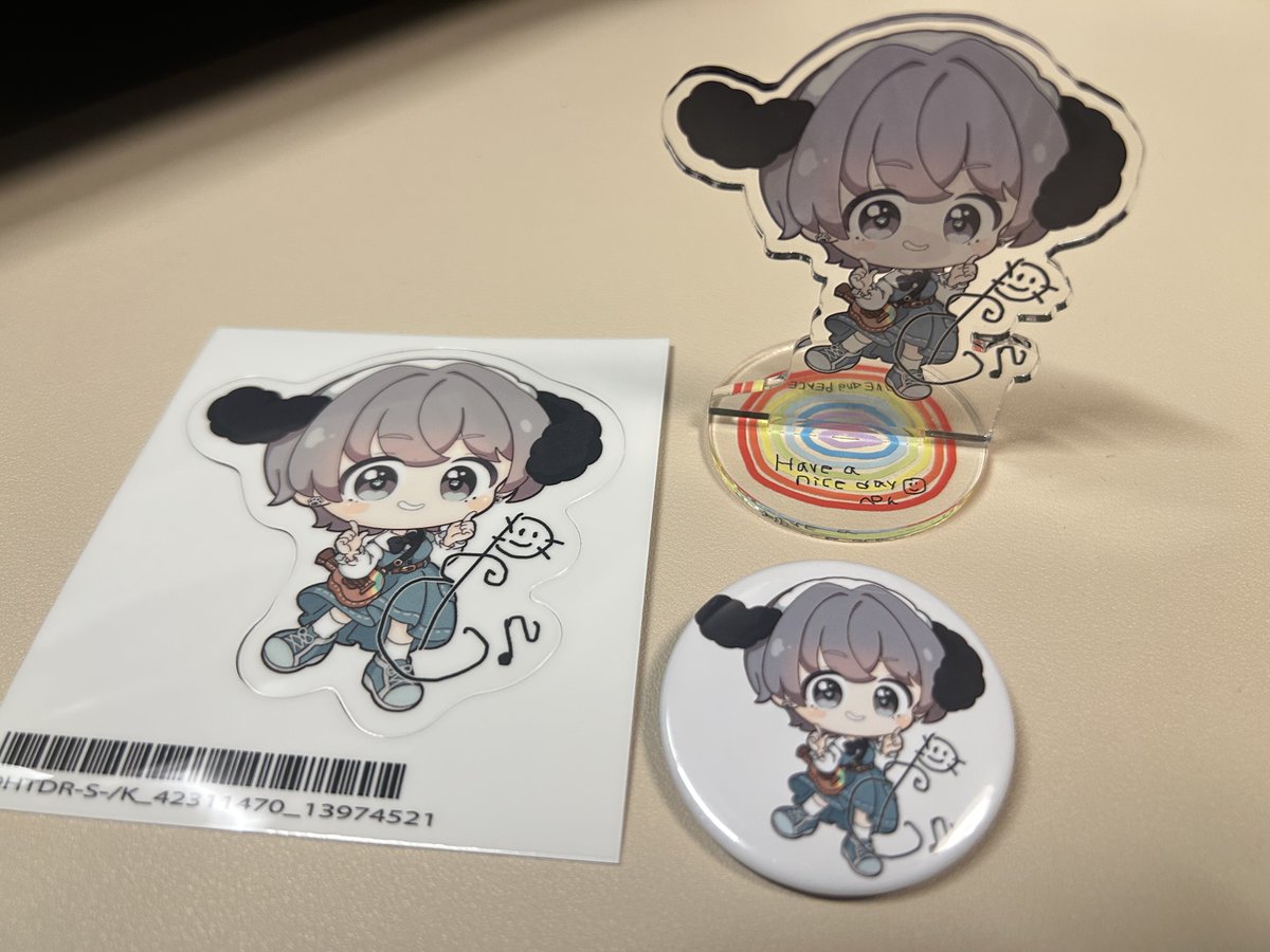 yugo_reality's tweet photo. 昨日ぺんちゃんのグッズとどいたー🥳 

ステッカーが、ペラいシールじゃなくてツヤがあって色味も透明感でててめちゃかわいい

マグカップはさっそく朝ごはんのときに！
お茶がいつもより美味しい気がする✨

たのしいグッズをありがとうー

#でぃすいずざぺん https://t.co/D1IxYLusPh