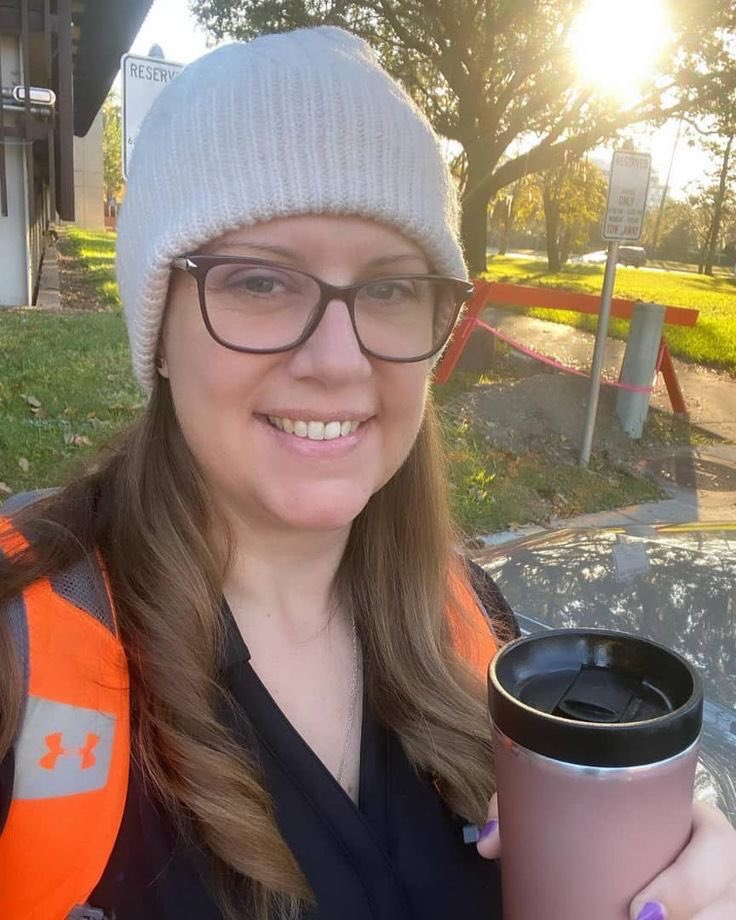 MikhaelaHannah's tweet photo. Coffee,sunrise and a beautiful day to work☺️ https://t.co/dWWJI1PgyV
