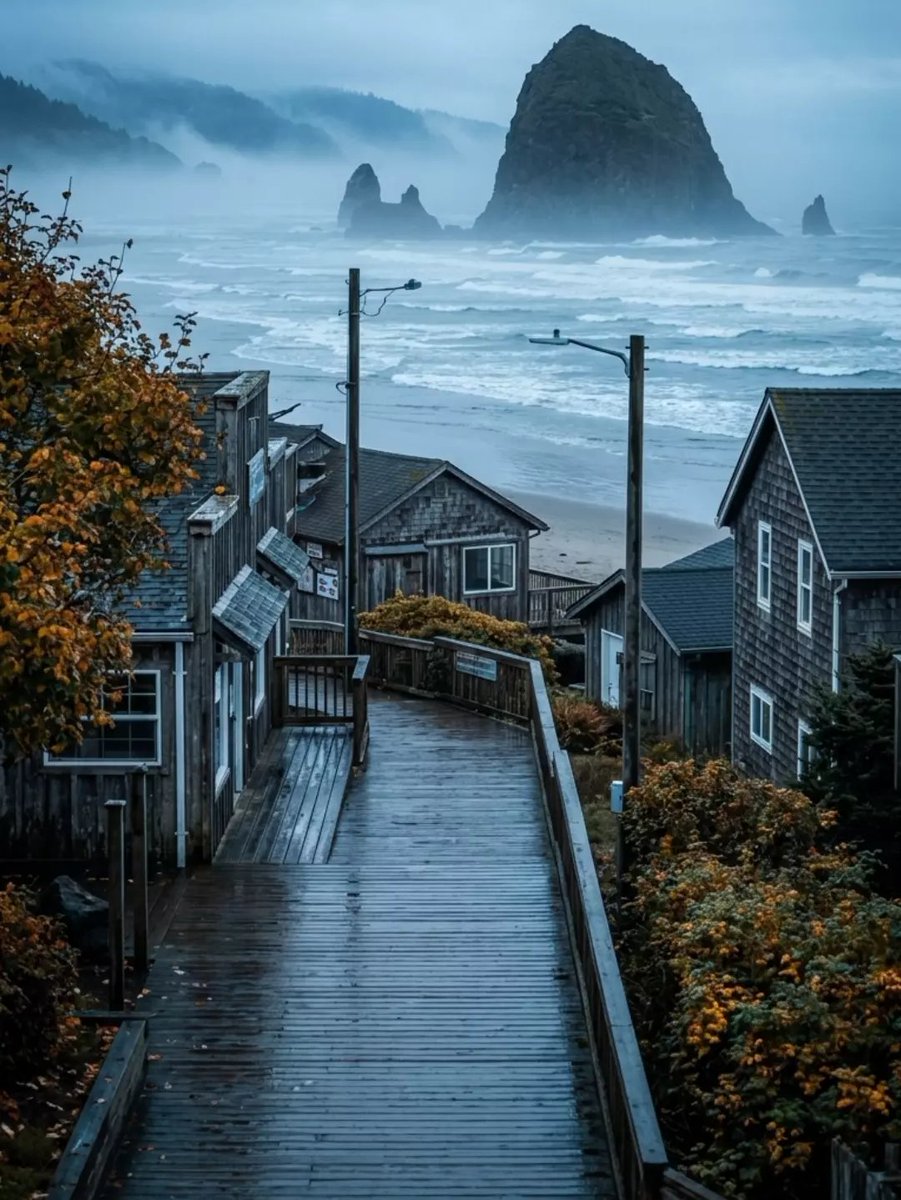 flower6260's tweet photo. Cannon Beach, Oregon https://t.co/Sia62Bxtsw