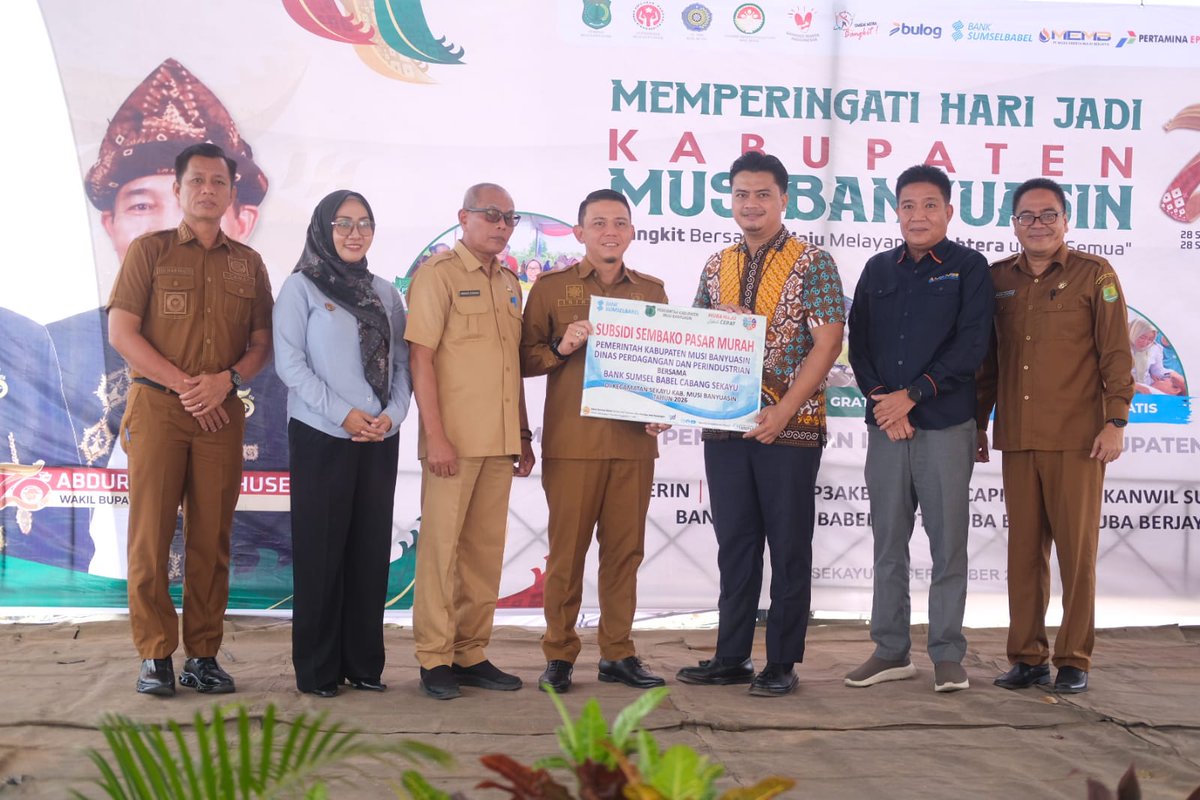 Utarapost1's tweet photo. Intervensi Harga Pangan dan Peringati HUT ke-70, Pemkab Muba Gelar OPM Sembako, Gas LPG 3 Kg serta Pelayanan Publik Gratis di Sekayu

Baca selengkapnya di link dibawah ini:
https://t.co/Cm10N8RluX https://t.co/hGSzxT71Z2