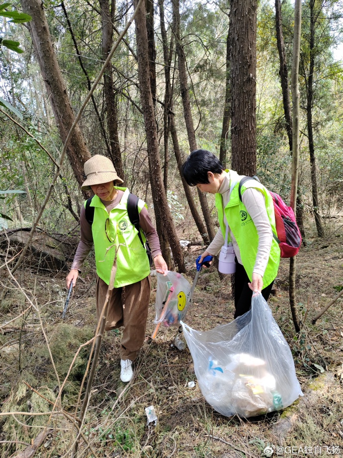 rahulandre30884's tweet photo. Just finished 3 hours of park cleanup with local volunteers! Picking up litter, planting wildflowers u0026 seeing neighbors come together makes every minute worth it. Small acts = big changes. ， https://t.co/P7J13TXIlb