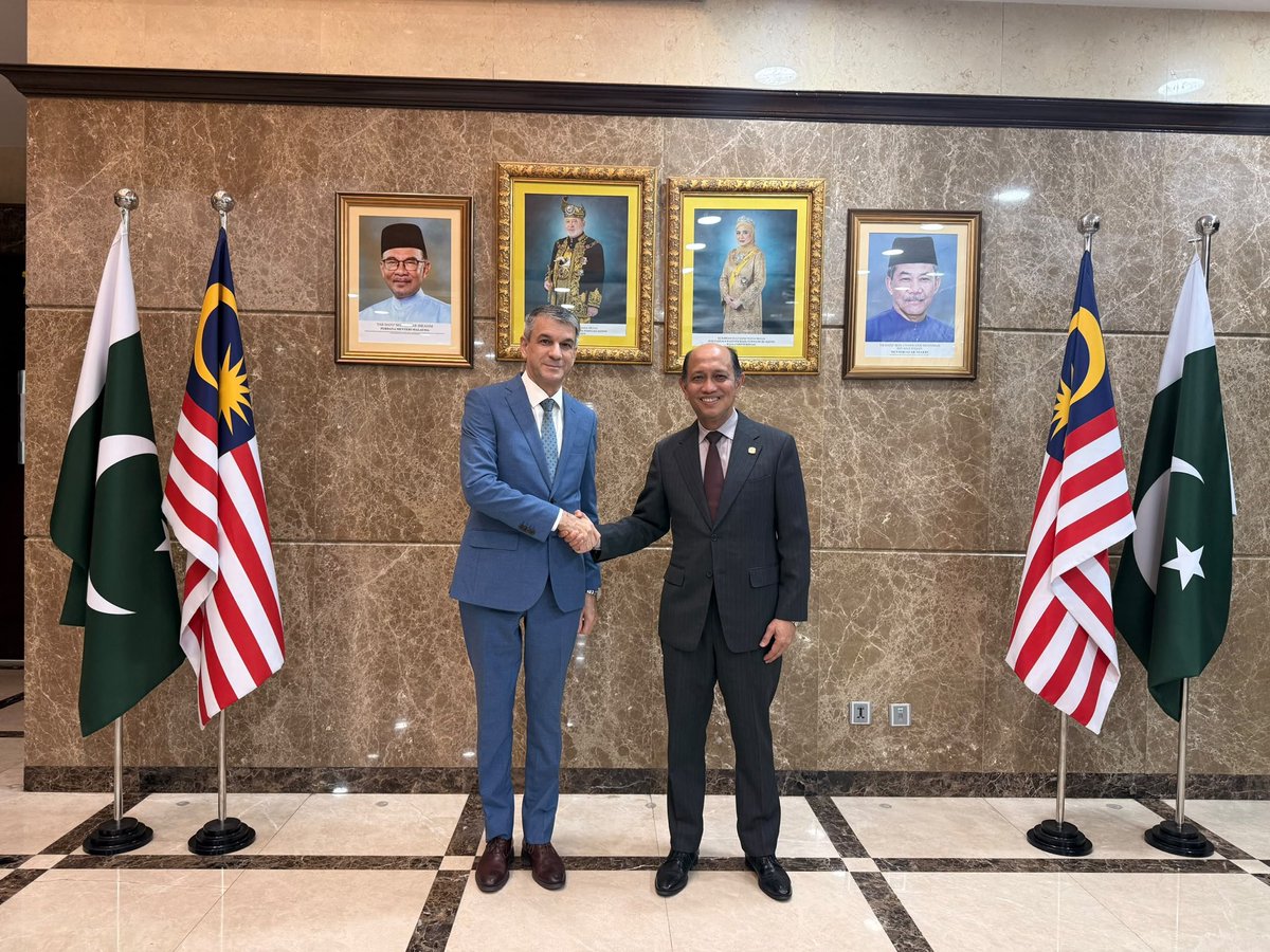AzEmbPak's tweet photo. Ambassador-designate of the Republic of #Azerbaijan to the Islamic Republic of #Pakistan, H.E. Irfan Davudov @IrfanDavudov, paid a courtesy visit to H.E. Dato’ Mohammad Azhar bin Mazlan, (@MYHCIslamabad) High Commissioner of Malaysia to the Islamic Republic of #Pakistan.

The sides had an engaging discussion on bilateral relations and issues of mutual interest.
