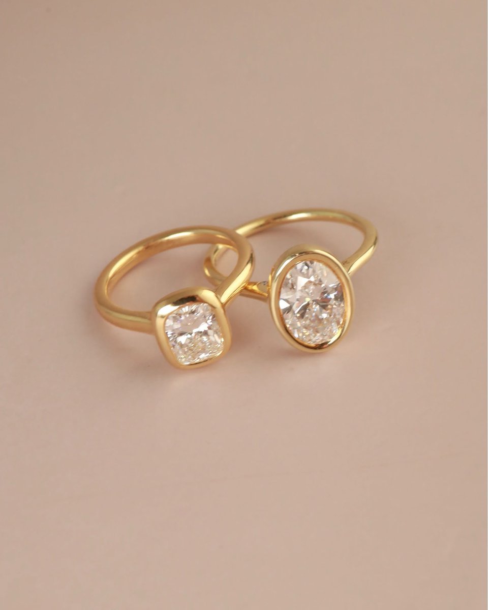 Harmonyjewelsld's tweet photo. Not everyone wants a prong set ring, and that's exactly why bezel settings exist.
Swipe through our edit of rubover engagement rings, perfect for active hands and everyday wear.
Would you choose this setting for your engagement ring?
Save this for later or send it to your other half 💍
.
.
.
Rubover engagement ring designs
Custom rings UK
Hatton Garden jeweller