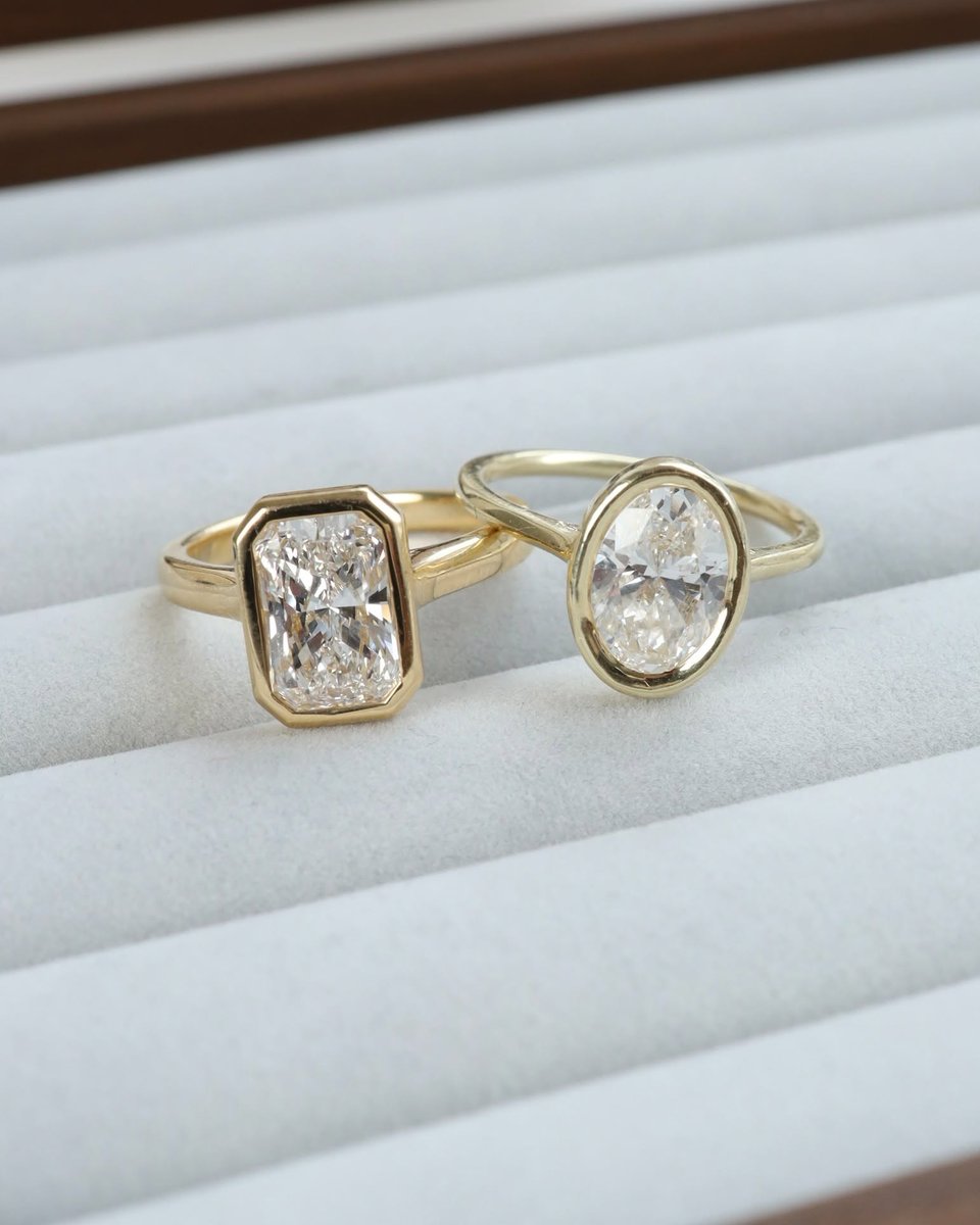 Harmonyjewelsld's tweet photo. Not everyone wants a prong set ring, and that's exactly why bezel settings exist.
Swipe through our edit of rubover engagement rings, perfect for active hands and everyday wear.
Would you choose this setting for your engagement ring?
Save this for later or send it to your other half 💍
.
.
.
Rubover engagement ring designs
Custom rings UK
Hatton Garden jeweller