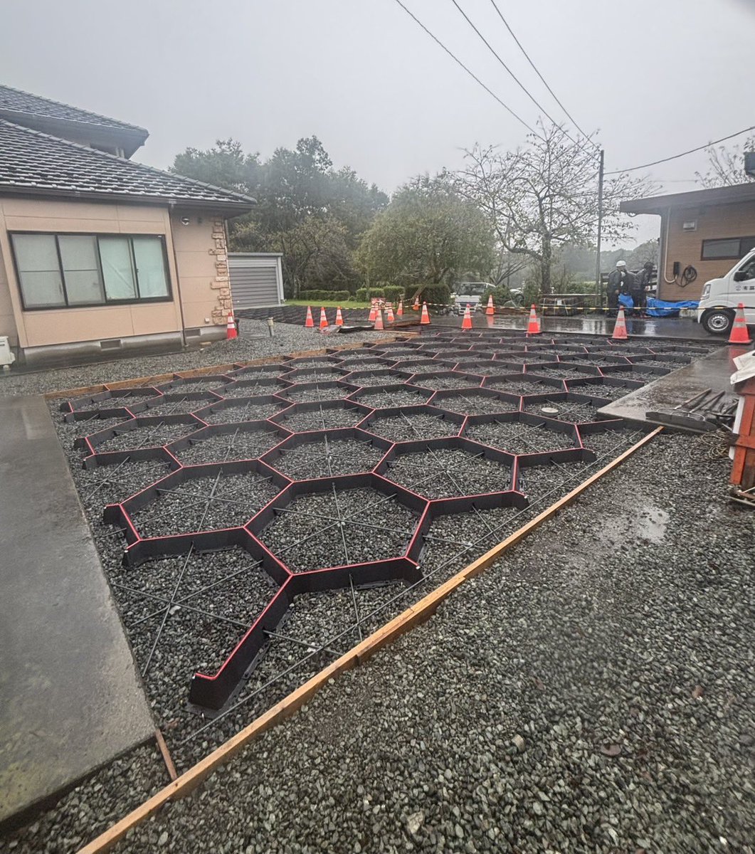 ozawa_group's tweet photo. 明日開催です！
【静岡県富士宮市】
まかいの牧場さんにて開催
ドットコン施工見学会
雨がひどい場合は生コンは延期しますが
見学会は開催します https://t.co/dJ7h3C9R6Y
