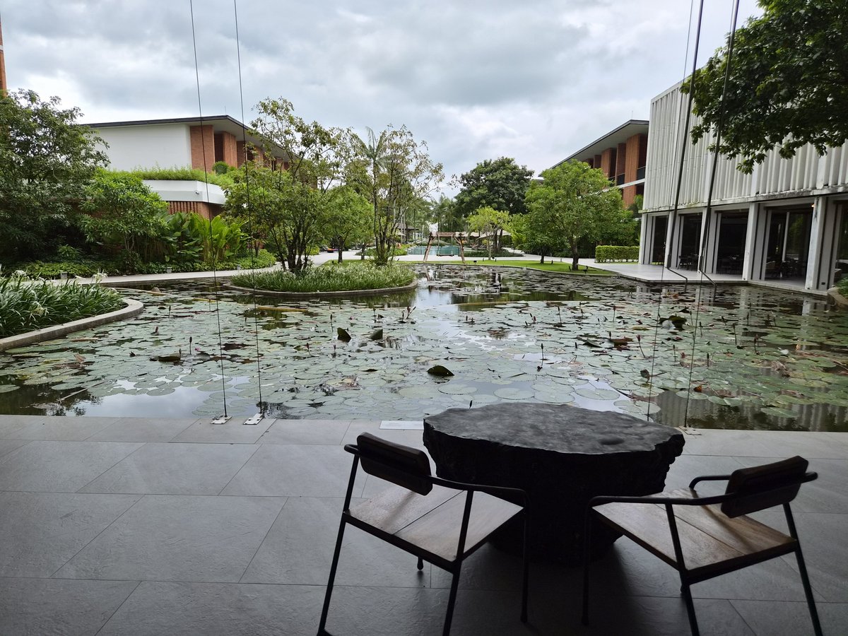 AlodiaOils's tweet photo. Weather look sad but it is perfect for work.
#Pullman #Khaolak https://t.co/Ij3A7imuVN