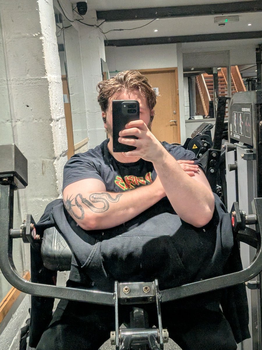 Bernietheburn's tweet photo. Biceps looking good in the gym today 👀🔥 https://t.co/JUNftNzesk