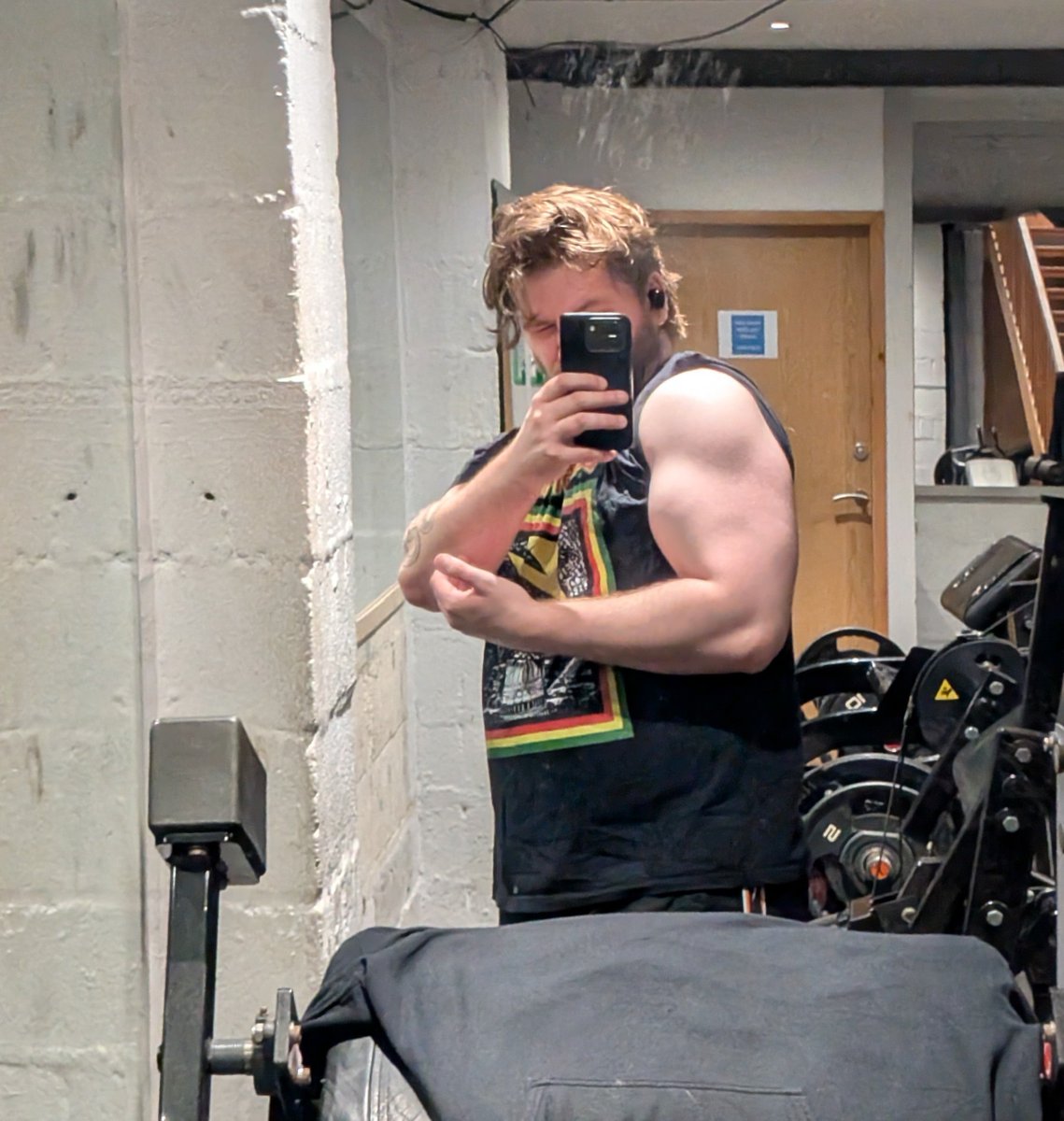 Bernietheburn's tweet photo. Biceps looking good in the gym today 👀🔥 https://t.co/JUNftNzesk