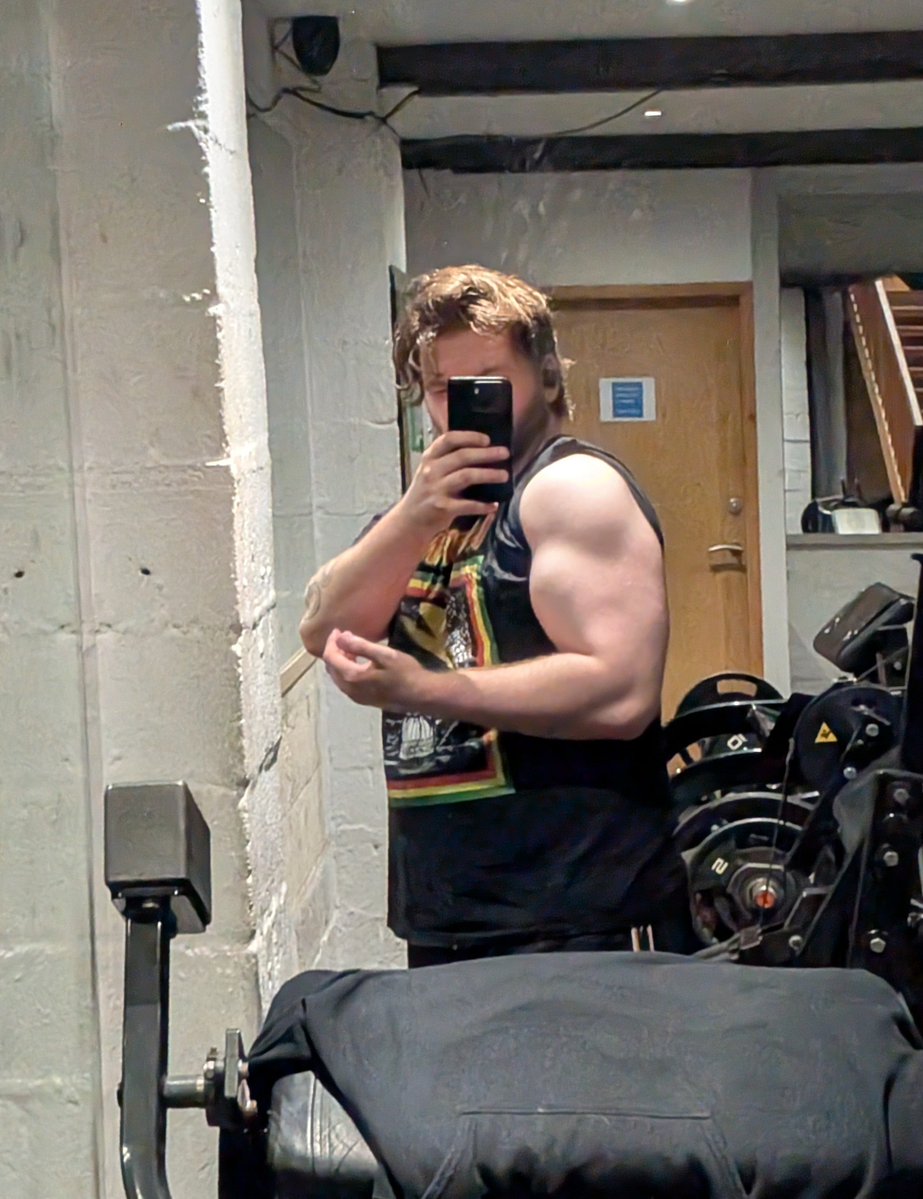 Bernietheburn's tweet photo. Biceps looking good in the gym today 👀🔥 https://t.co/JUNftNzesk