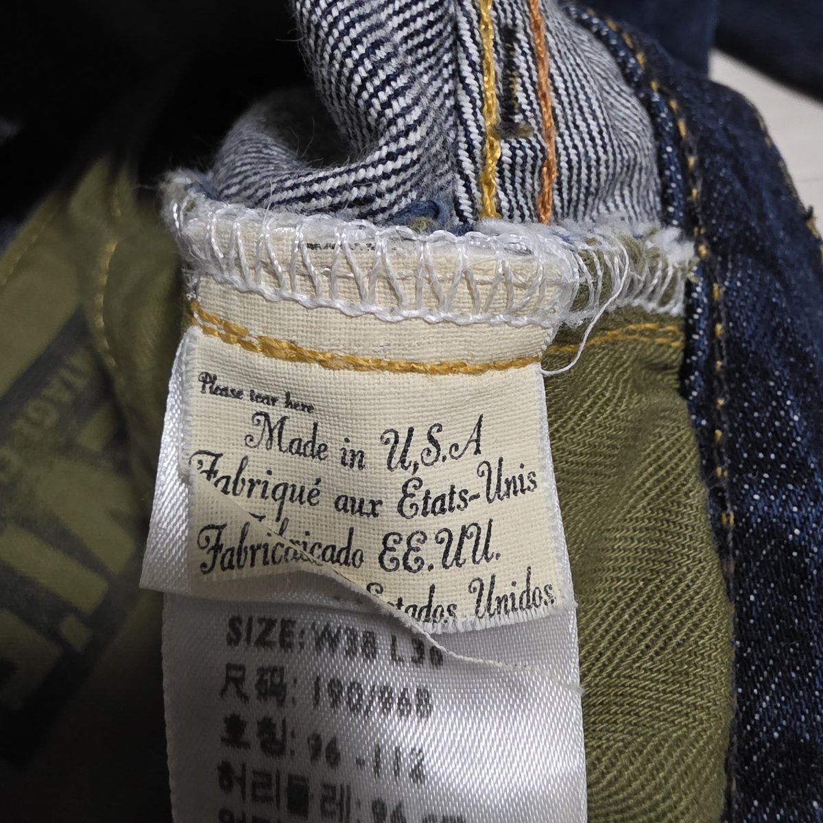501XXLEVIS501XX's tweet photo. 濃紺 リーバイス 501 S501XX 44501 1944年モデル W38 M670

https://t.co/nINTs1o2Hd..

LEVI'S VINTAGE CLOTHING
LVC
44501-0118 リジッドモデル
S501XX 第二次大戦モデル アメリカ製
BIG"E"
赤ミミ
ペンキステッチ

#LEVIS 
#リーバイス 
#ジーンズ 
#デニム 
#ジーパン 
#DENIM 
#JEANS 
#ラクマ https://t.co/ffEyoLWVdS