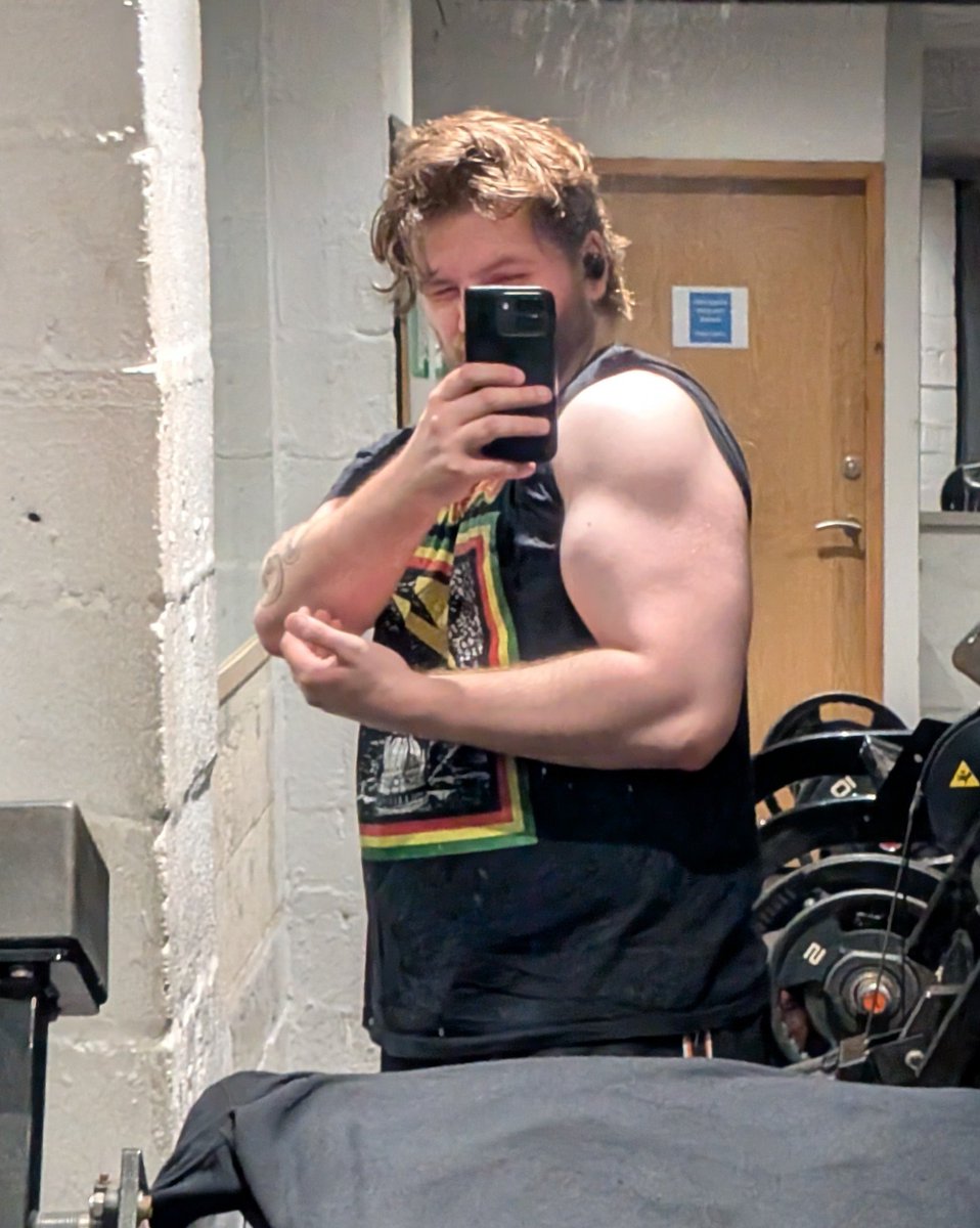 Bernietheburn's tweet photo. Biceps looking good in the gym today 👀🔥 https://t.co/JUNftNzesk