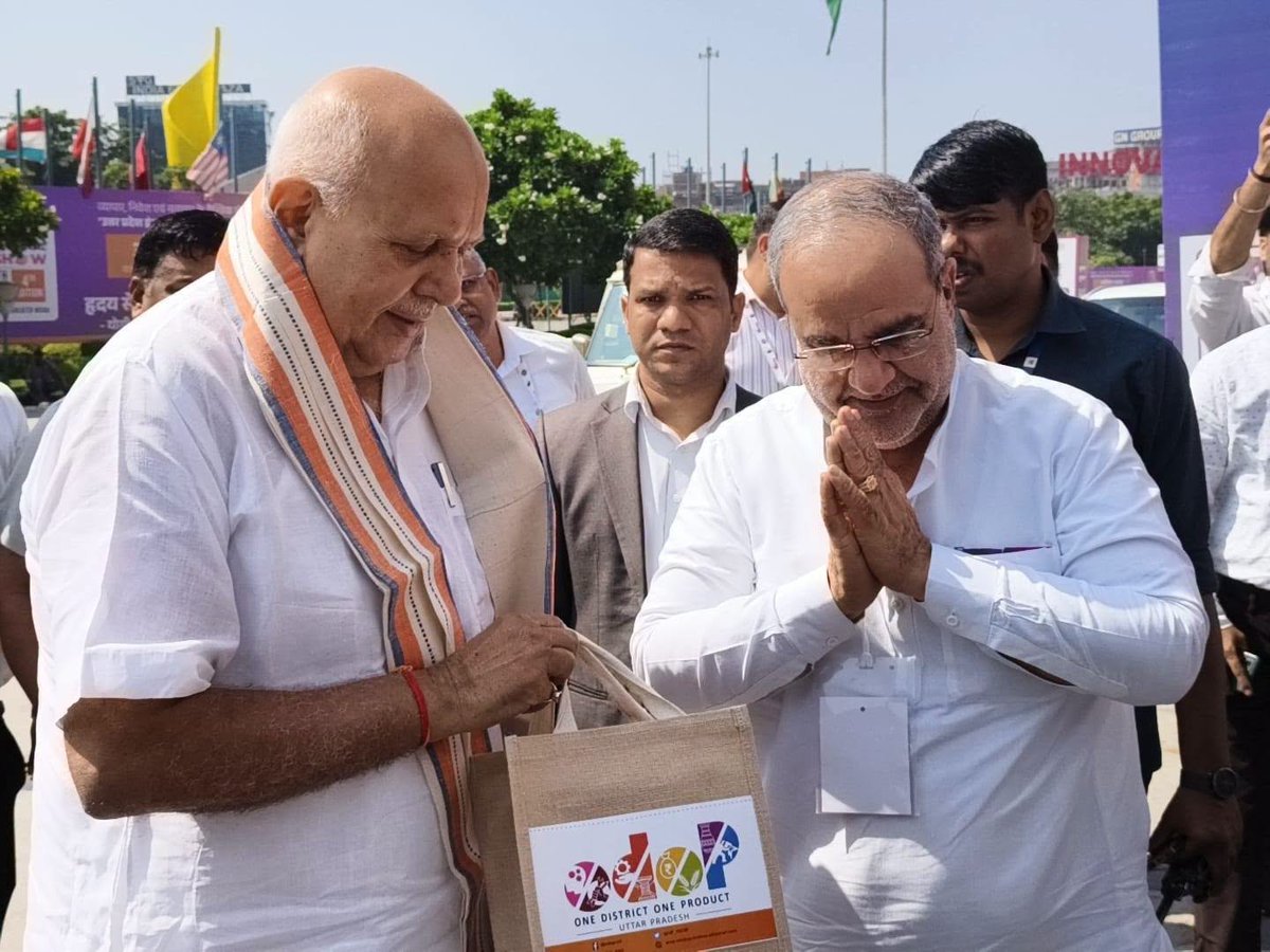 spshahibjp's tweet photo. आज नोएडा आगमन पर माननीय सूक्ष्म, लघु एवं मध्यम उद्यम मंत्री श्री @Bhupendraupbjp जी से आत्मीय भेंट हुई।
इस स्नेहपूर्ण स्वागत सत्कार के लिए आपका हृदय से धन्यवाद।

#SPshahi #SPshahibjp https://t.co/yC25t4IFmU