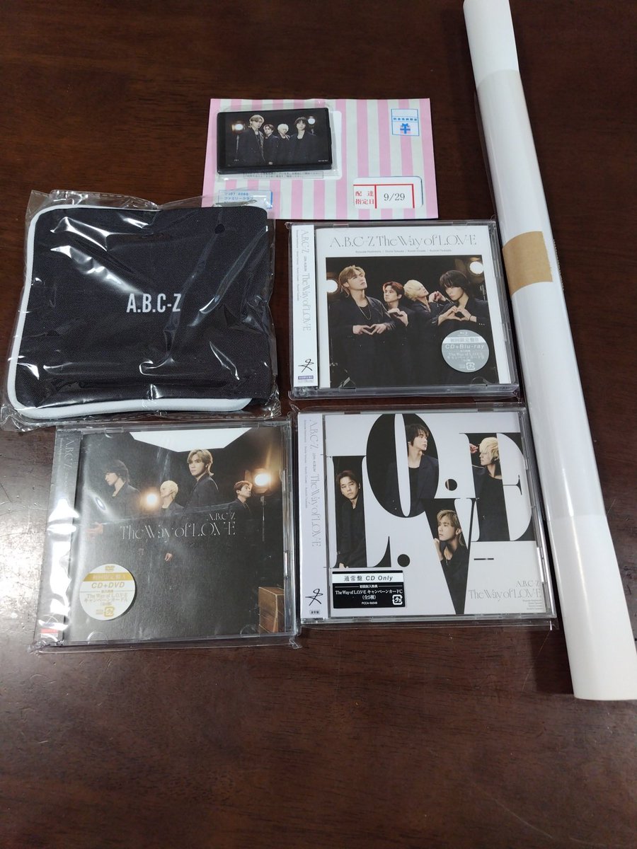 riebibibi's tweet photo. とりあえずそれぞれで1セットフラゲできて嬉しい！
Amazonなぜか支払い方法変更してくださいで変更できず、その分セブンのポーチを追加ポチした！

明日またポニキャ届く！HMVはどうだったか確認のしなければ！ https://t.co/1AB0I86ddv
