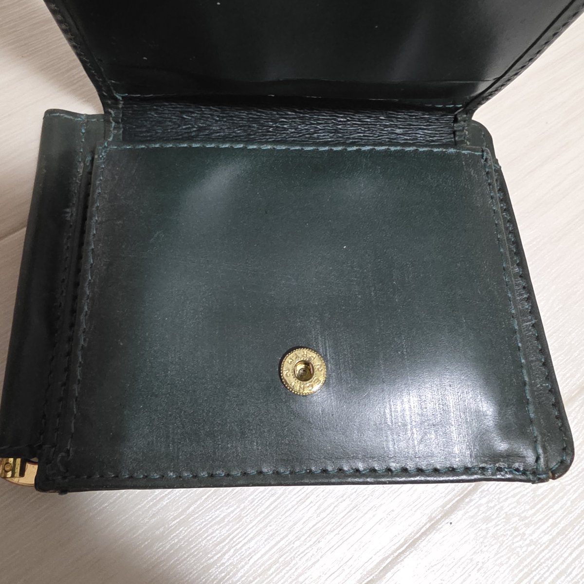 501XXLEVIS501XX's tweet photo. GLENROYAL グレンロイヤル マネークリップ 小銭入れ付き グリーン ME19

https://t.co/QSUzvRR6xe..

素材 牛革 ブライドルレザー
生産国 スコットランド
サイズ(cm) 縦 9 × 横 12(閉じた状態) × マチ 1.5

#財布
#wallet
#革小物
#ブライドル
#GLENROYAL
#グレンロイヤル
#ラクマ https://t.co/akLWKZlbqf