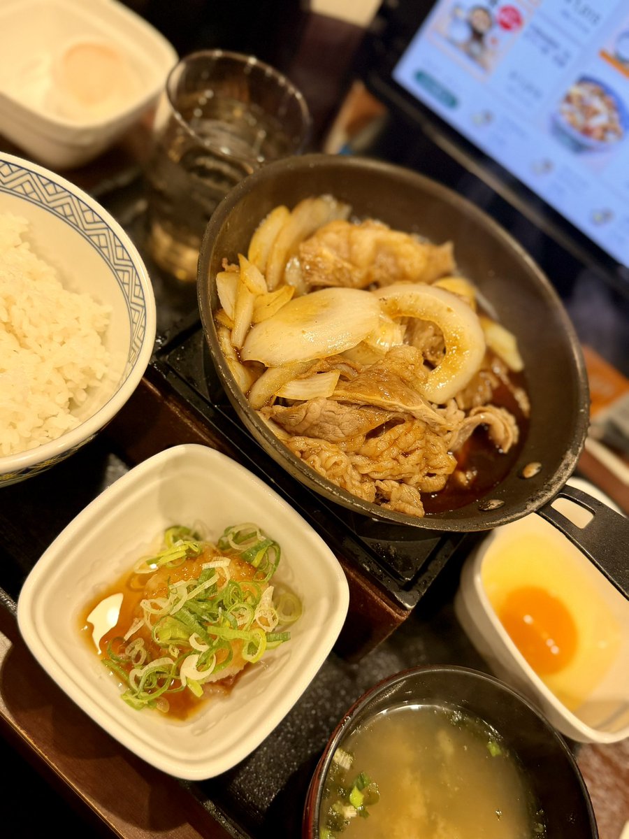 xxxxx_girl's tweet photo. 吉野家芸人を名乗っておきながら、実は初めての焼き牛定食

うまいやないかい！！！ https://t.co/wAkkcRNaCQ