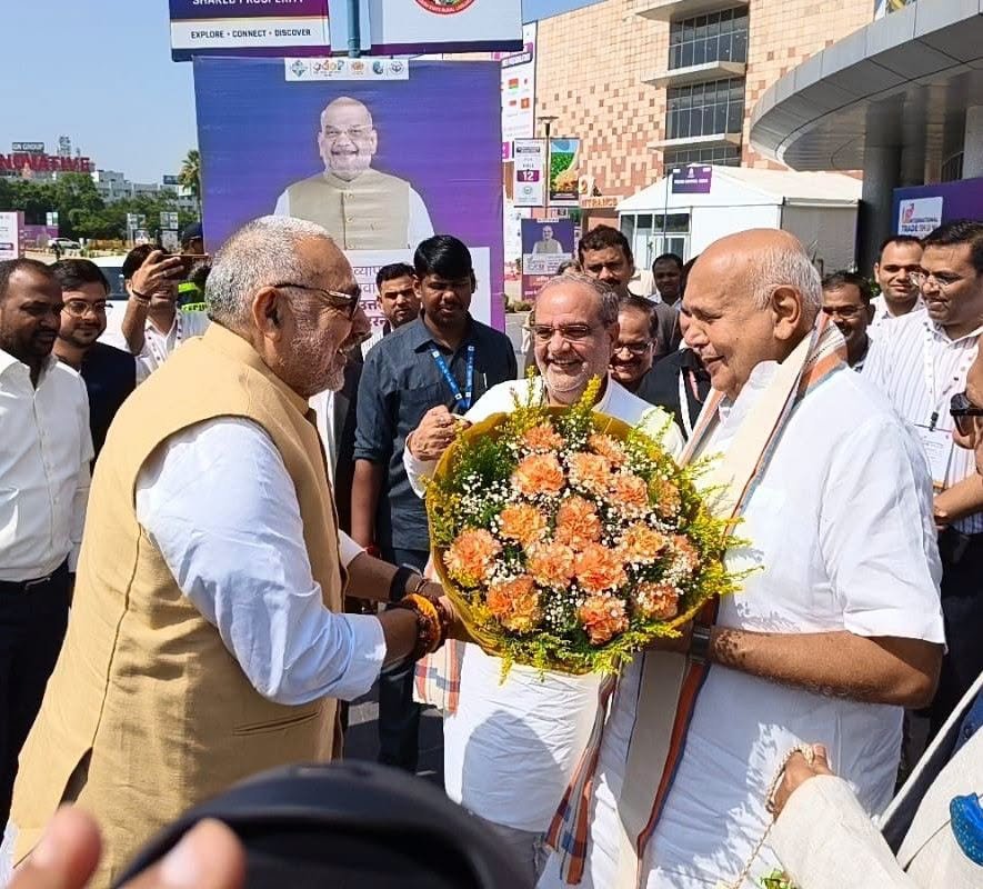 spshahibjp's tweet photo. आज नोएडा में माननीय केंद्रीय वस्त्र मंत्री, भारत सरकार श्री @girirajsinghbjp जी से शिष्टाचार मुलाकात हुई। https://t.co/KqGv5C4FBD