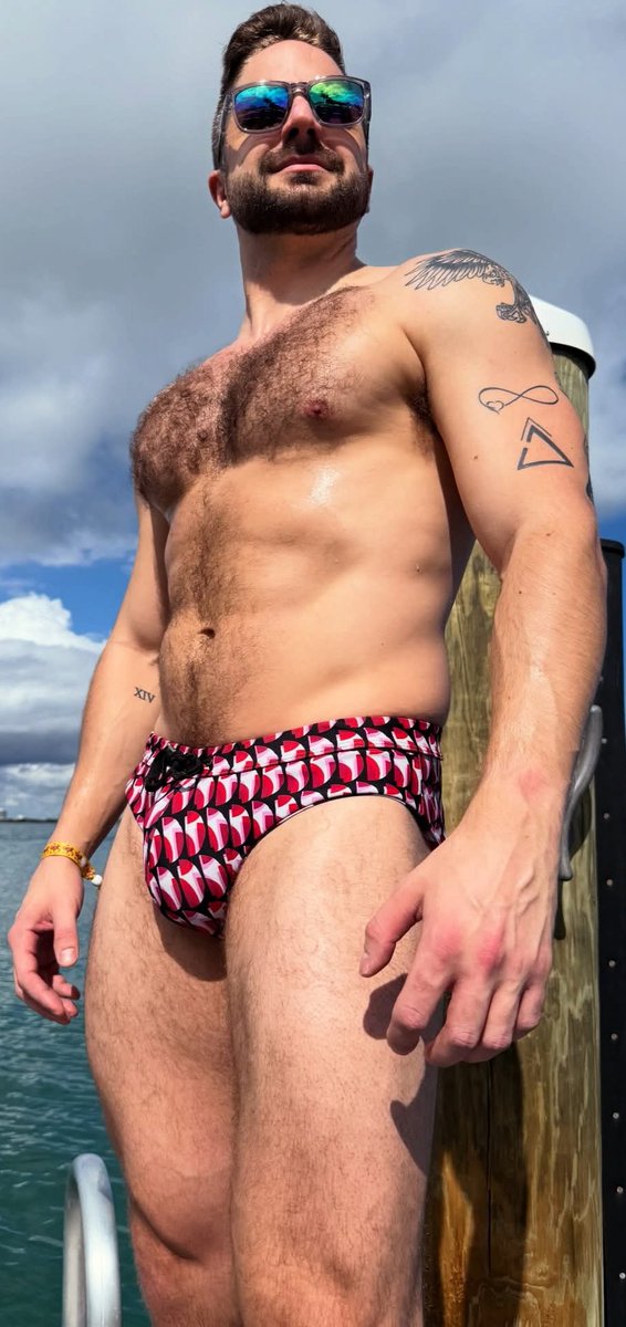 nikolaou4763772's tweet photo. #daddy #hairy #speedo #man https://t.co/5KFToD8vMy
