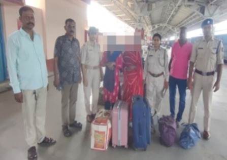 rpf_ecor_kur's tweet photo. Operation Narcos :-On 28.09.2026, a joint RPF/GRP team apprehended two women with recovered 50.59 kg of Ganja, valued ₹25,29,500/-lakh from BAM Railway station and both accused with seized Ganja were handed over to GRPS/BAM, where registered a case against them for legal action. https://t.co/mHUpMDRZBH
