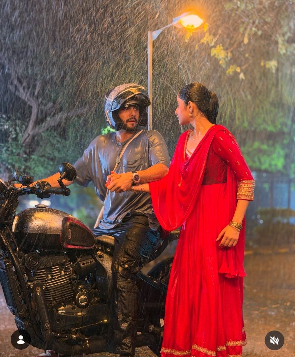 PoonamSing42689's tweet photo. They’re about to break the internet 😭🔥✨️
#YehFitoorTera #JeeYa #deshhan #IshhanDhawan #DebchandrimaSingharoy https://t.co/qhPcNvr8N1