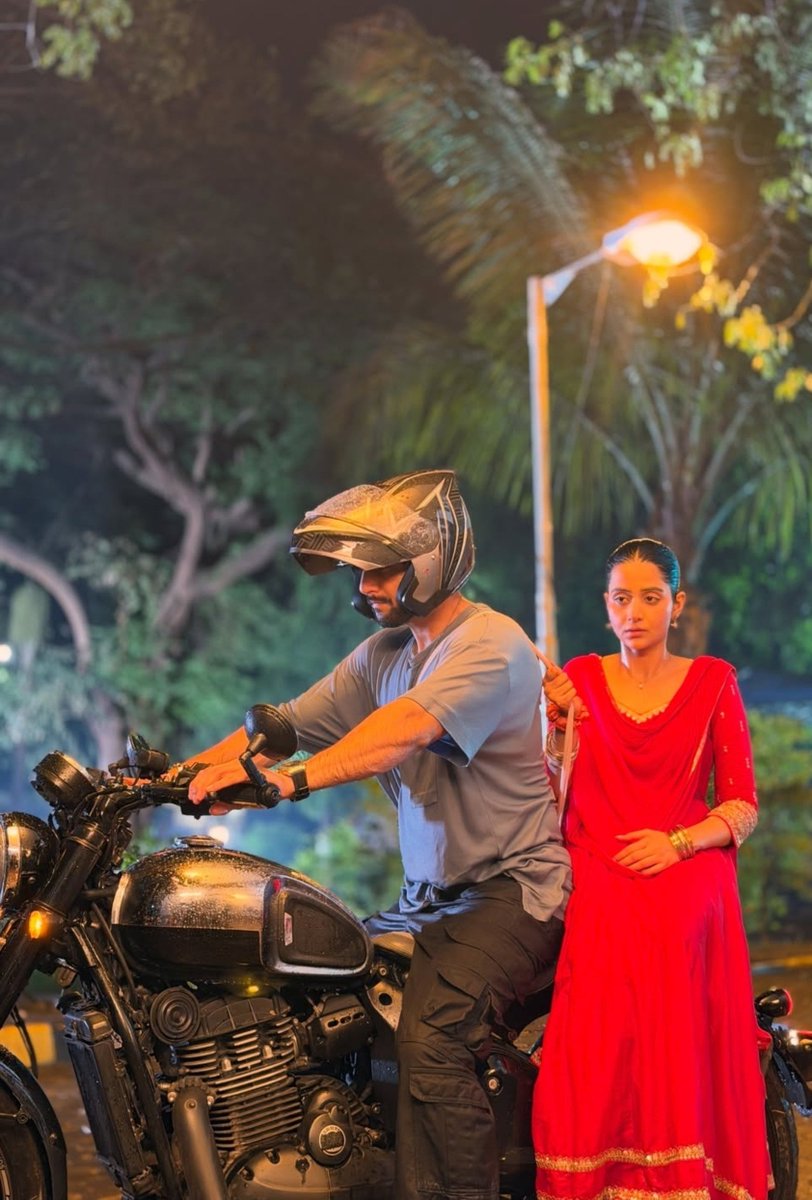 PoonamSing42689's tweet photo. They’re about to break the internet 😭🔥✨️
#YehFitoorTera #JeeYa #deshhan #IshhanDhawan #DebchandrimaSingharoy https://t.co/qhPcNvr8N1