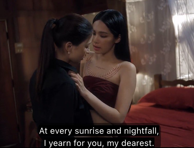 norisfunbase's tweet photo. 🌐TRANSLATE🌐
(that’s why Peem didn’t kiss Bulan) 

💬: Mae Kru’s mystical powers would disappear if she had a partner.

🪷: No, they wouldn’t, because she already knows how to manage it. From the moment she begins her duties and invokes her teachers until she formally takes leave of them, she must follow certain rules. So you’ll see moments when Lieutenant Peem can’t kiss her because Mae Kru needs to purify herself before performing a ritual. But once her duties are over and night falls… that’s a different story. She’s just a normal human being then.

//The book explains that physical contact is allowed in most cases before sunrise and after sunset, which is why she said that line in ep. 3

KHOM KHLANG MEDIA TOUR
#ปุยนุ่นบิ๊นท์พบพระมาพบสื่อ