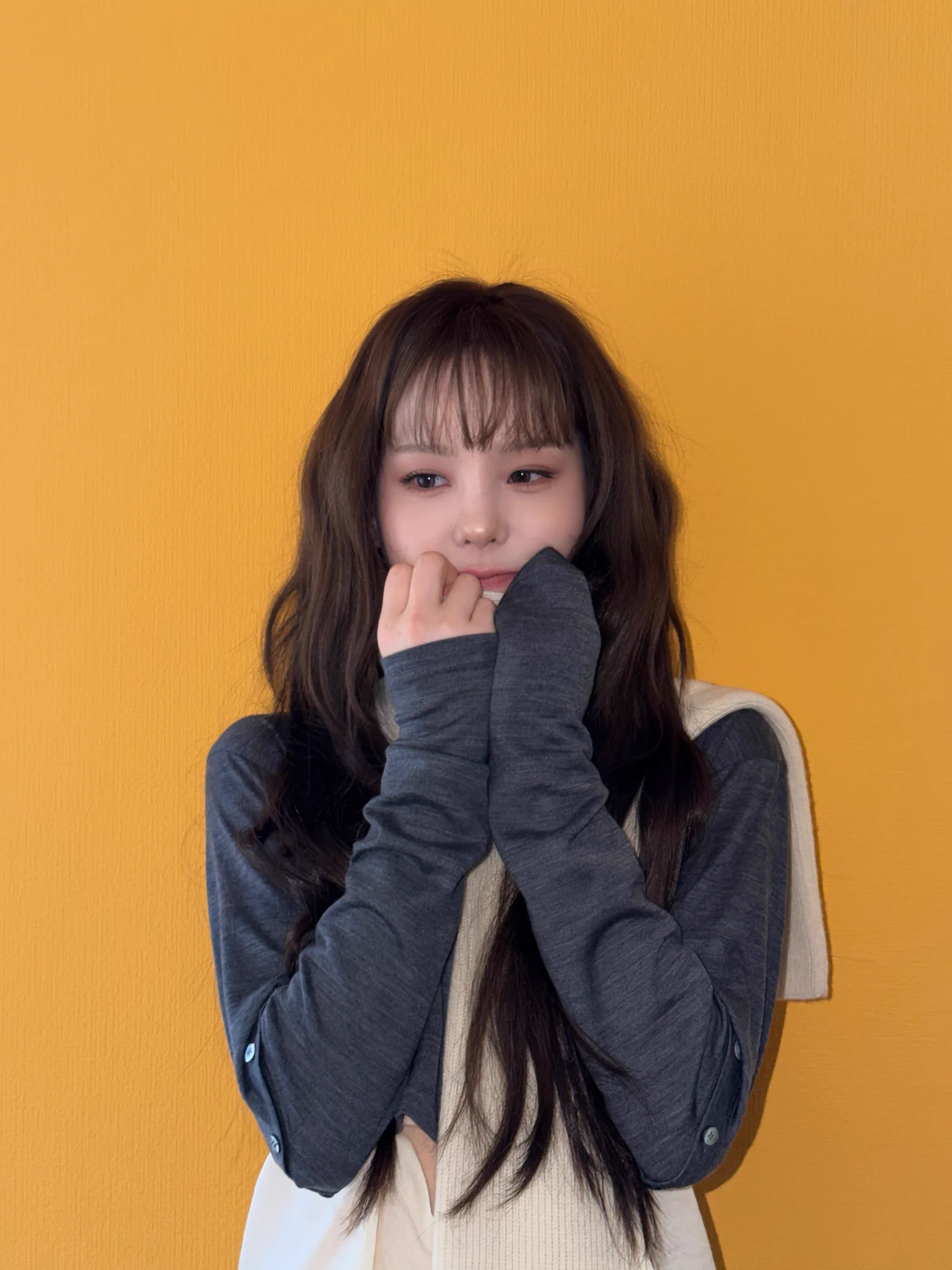 NiziU в X: „[#NiziU_CAM] MAKO × cyan Behind Photos🧣🌫️ #cyan