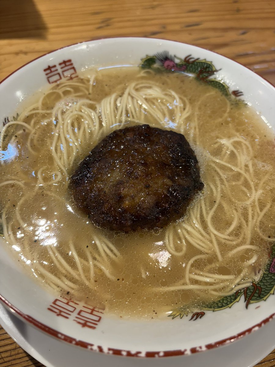 urota1231's tweet photo. こんばんは😊

夜も限定
和牛ハンバーグラーメン¥1200
やってます❗️

明日はお休みになりますので是非お越しくださいませ♪ https://t.co/UC9c36bifl
