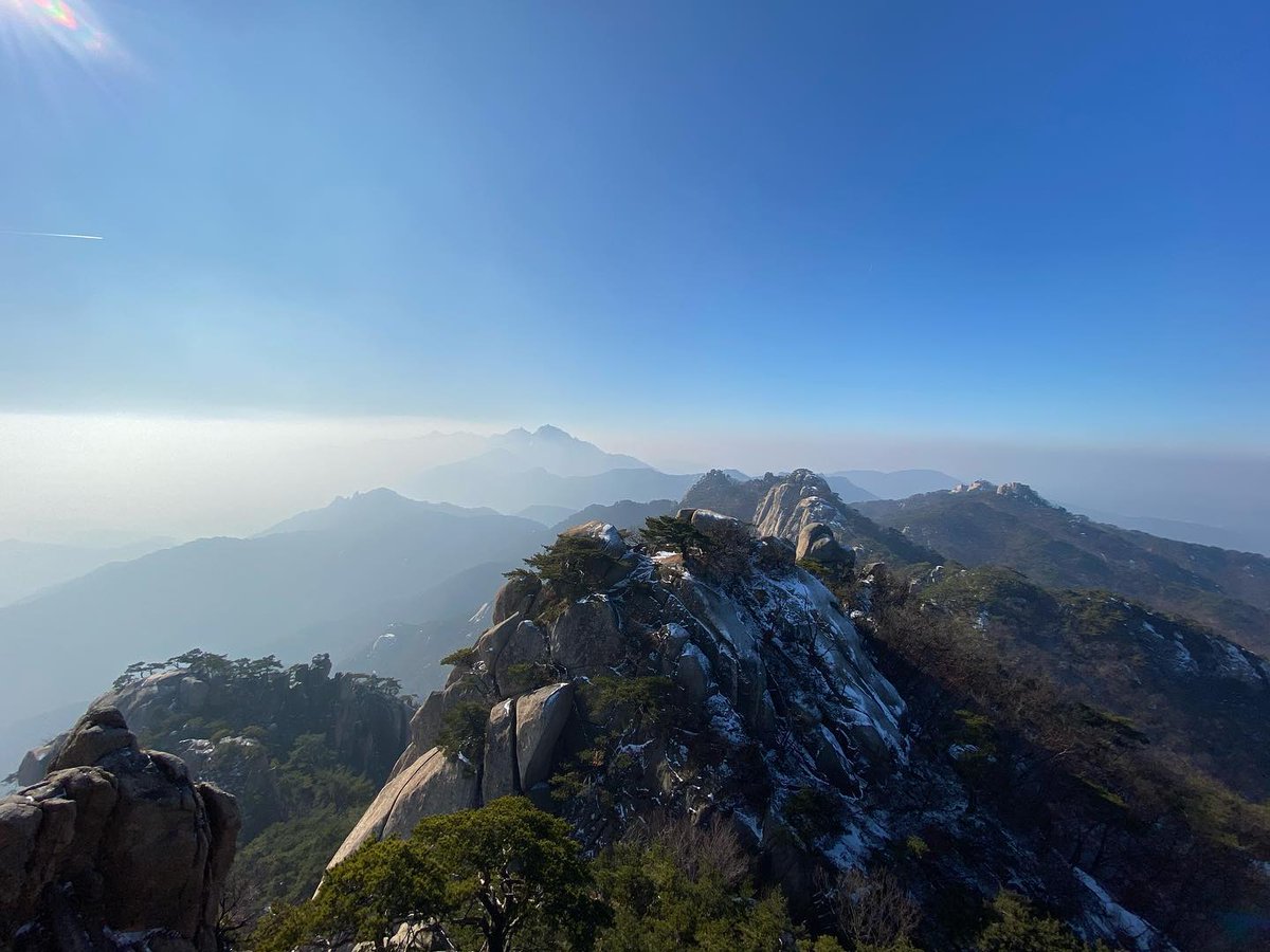 Javertton's tweet photo. Smiling mountains await you. _
DEC 2019 #도봉산
Happy new year / Namaste 🏔 🙏
_

Number 1 reason to visit #Nepal is the magnificient #himalayan range. #mountains #himalayas #travel #trek #trekking #hiking #mountaineering #nature
_
_
#네팔 https://t.co/GCV8ZNBNXi