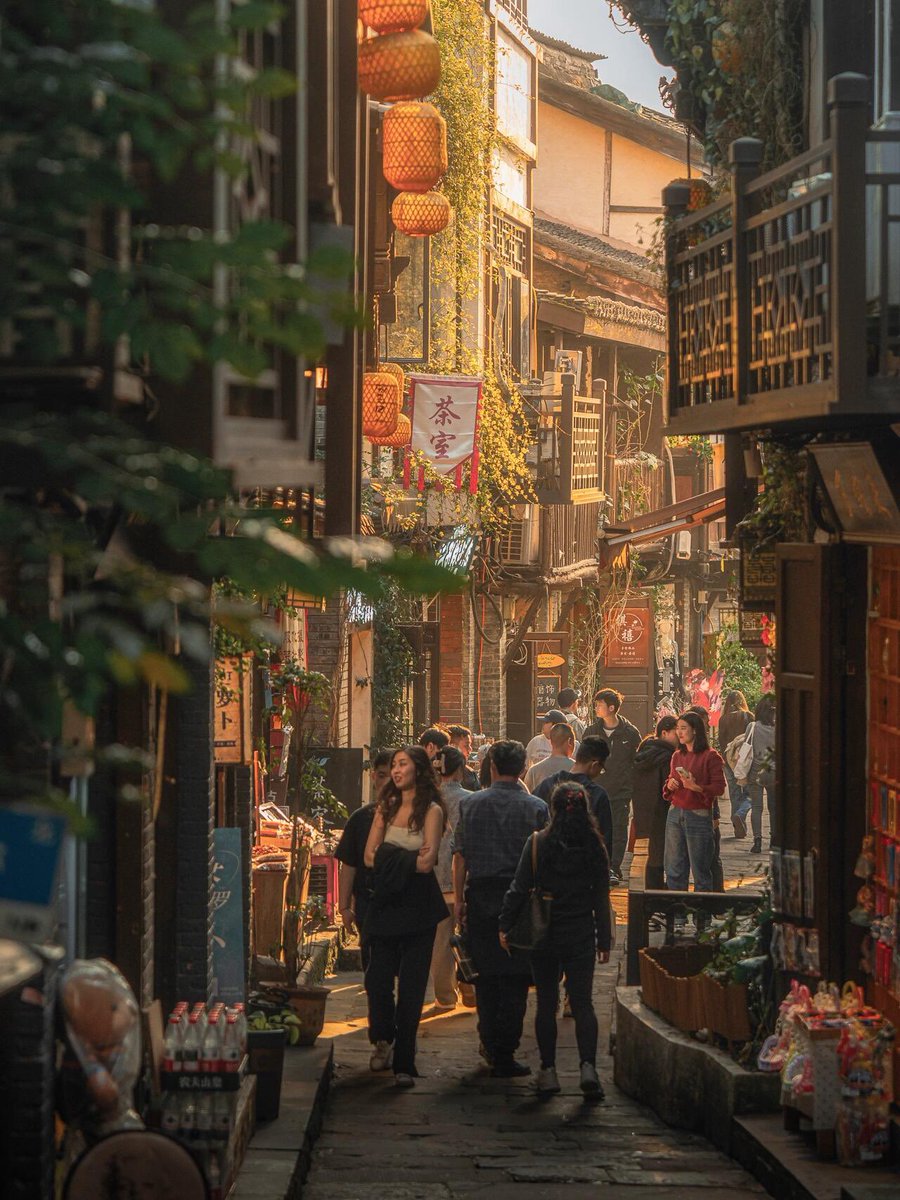 weidaowu's tweet photo. Sunshine here feels like childhood summer.☀️#Chongqing #Ciqikou https://t.co/zBwldNMsQb
