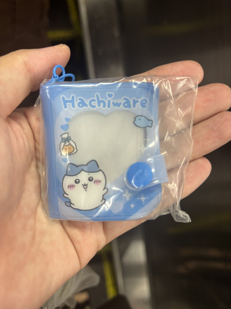 michan_bjsn's tweet photo. ちいかわガチャミニコレクトブックキーホルダー交換
(譲)ハチワレ
(求)くりまんじゅう
出先のためIDなし
お気軽にお声掛けくださいませ🌸 https://t.co/zK35QQy9bJ