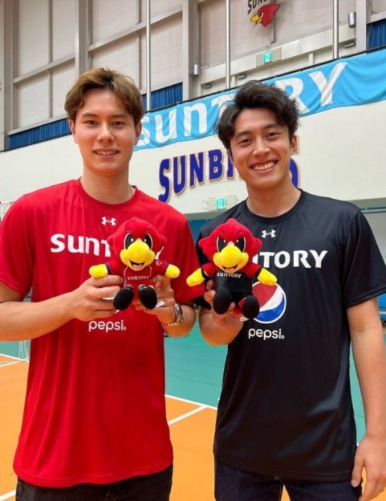 machop_gym5's tweet photo. 高橋塁（26）

爽やかな顔のイメージ強いけど 肩幅と腕、普通にしっかりしてる

▫️ 185cm / 82kg ▫️ サントリーサンバーズ大阪 ▫️ 高橋藍の兄

バレー選手らしい このアスリート体型かっこいい🔥💎
#高橋塁 #筋トレ #バレーボール https://t.co/Q9xjUUpRfV