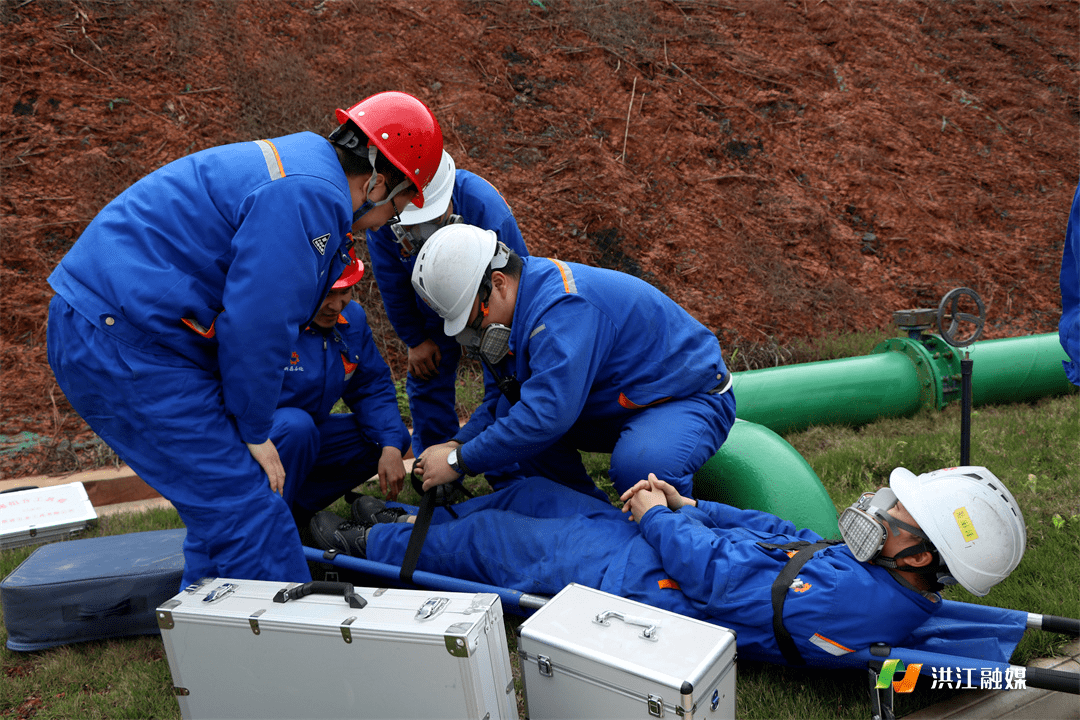 9f598_795's tweet photo. [Emergency rescue team quickly deployed the ring filter to stop leak and save the day!]， https://t.co/PjkL0Jt7PV