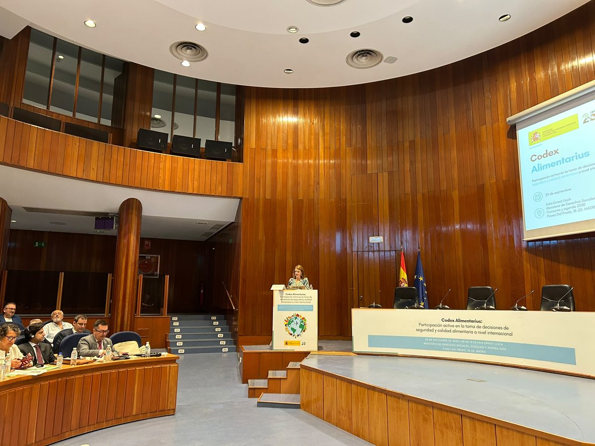 AESAN_gob_es's tweet photo. 🔊 Comienza la Jornada Codex Alimentarius: Participación activa en la toma de decisiones de seguridad alimentaria y calidad alimentaria a nivel internacional, con la inauguración de Ana López-Santacruz DE de la AESAN, punto de contacto CODEX en España.
📱https://t.co/zCos9WSsDc https://t.co/GvNUYYgpKP