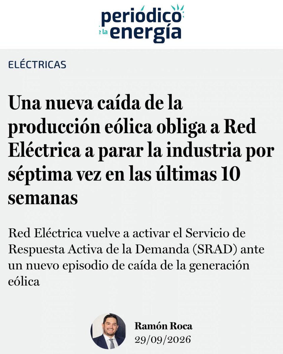 OperadorNuclear's tweet photo. Por séptima vez en apenas diez semanas, Red Eléctrica ha tenido que activar el Servicio de Respuesta Activa de la Demanda (SRAD) y ordenar una reducción temporal del consumo de grandes industrias para mantener el equilibrio del sistema eléctrico.

Esta vez se desconectaron 943 MW de demanda industrial durante cerca de dos horas. El problema volvió a estar en una producción eólica muy inferior a la esperada.

Para las 21:00 se habían casado en el mercado casi 9 GW de eólica. En el programa final de Red Eléctrica ya se habían reducido a 6,8 GW, pero cuando llegó la hora la producción real apenas alcanzaba 4,5 GW y terminó cayendo hasta unos 3,8 GW.

En cuestión de horas desaparecieron varios gigavatios con los que el sistema esperaba contar y fue necesario recurrir al SRAD para recuperar el equilibrio. El suministro eléctrico no estuvo en riesgo precisamente porque existen mecanismos y tecnologías capaces de responder cuando la generación prevista no aparece.

España necesita integrar enormes cantidades de renovables, almacenamiento, interconexiones y gestión de la demanda, y al mismo tiempo disponer de generación firme que pueda sostener el sistema independientemente de que haya viento o sol.

Hoy siguen funcionando en España siete reactores nucleares que producen, año tras año, alrededor de una quinta parte de nuestra electricidad.

¿Os imagináis qué ocurriría si prescindiéramos también de los siete reactores nucleares que aportan cerca del 20% de nuestra electricidad?

https://t.co/xvZcq4OZwK