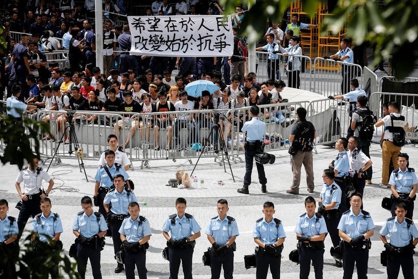 lianqiuhu's tweet photo. Sep28th marks the twelfth anniversary of #umbrellarevolution  #雨傘革命 which originated from #occupycentral 
Add oil #hongkongers !!!
#hk https://t.co/OHXZeCB9Fz