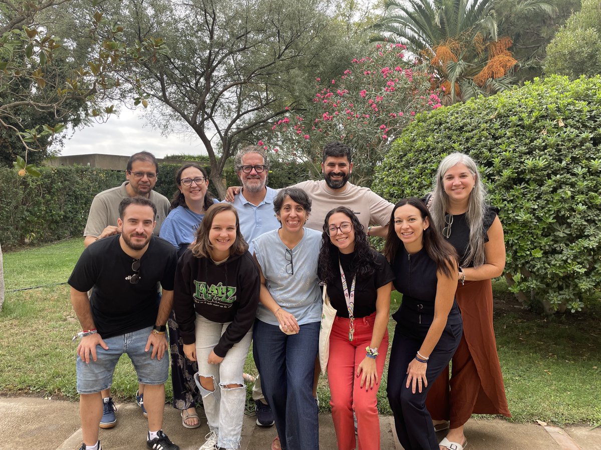 EscolapiosBTN's tweet photo. Del 25 al 27 de septiembre celebramos en la casa Santa Teresa (Zaragoza) un encuentro con miembros de los equipos de sede de Albacete, Gandía, Madrid y Valencia junto al Equipo Provincial de Itaka-Escolapios. @itakaescolapios @ItakaBetania @escolapiosst https://t.co/mBdgeet5Rq https://t.co/K4DUDszJO5