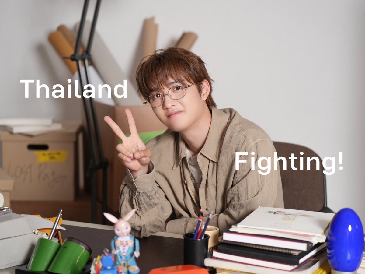 SourDohTH's tweet photo. สวัสดีครับ พี่ๆ เอลี่ 🫶🏻

วันนี้น้องโดขอมาสรุปผลการพิจารณา Proposal โปรเจกต์ 2026-2027 DOH KYUNG SOO CONCERT TOUR [DAY OFF] IN BANGKOK จากทางผู้จัดฯ ให้พี่ๆ ทราบกันครับ

🩷 Projects Inside the Hall

- Light Box: รอทีมเกาหลีพิจารณา
- Hand Banner: สามารถทำได้ และจะเปิดให้พี่ๆ เสนอและโหวตข้อความ/รูปแบบภายหลัง
- Surprise VDO: สามารถทำได้ทั้ง 2 วัน
- Encore Sing Along: รอทีมเกาหลีพิจารณาเรื่องเวลาและคิวการแสดง
- Head Banner: รอทีมเกาหลีพิจารณา

---------------

💚 Projects Outside the Hall

- Fan Message: รอการยืนยันเพิ่มเติม เนื่องจากข้อจำกัดด้านพื้นที่และขั้นตอนการส่งมอบให้ศิลปิน
- Photo Spot: ยังไม่ได้รับคำตอบจากทางผู้จัด 

---------------

🤎 Gift & Food Support
Thailand Gift Box และ Food Support รอการยืนยันอีกครั้งจากผู้จัด

---------------

เบื้องต้น น้องโดขอให้พี่ๆ รอกันอีกนิดนะครับ เพื่อรอดูธีมและทิศทางของคอนเสิร์ตที่เกาหลีก่อน และอยากให้พี่ๆ โฟกัสกับการกดบัตรคอนเสิร์ตรอบประเทศไทยกันก่อนครับ 🫶🏻

หลังจากนั้นเราจะกำหนดธีมโปรเจกต์โดยรวม และเปิดโหวตรายละเอียดต่างๆ กันอีกครั้งครับ

ช่วงนี้พี่ๆ อย่าลืมดูแลรักษาสุขภาพกันด้วยนะครับ และขอให้สถานการณ์น้ำท่วมในพื้นที่ต่างๆ คลี่คลายลงโดยเร็วครับ 

น้องโดจะคอยอัปเดตความคืบหน้าให้พี่ๆ ทราบเป็นระยะนะครับ
ขอบคุณครับ 🫶🏻

#พักร้อนกับโดคยองซู
#DO(D.O.) #디오 #도경수 #DOHKYUNGSOO
#DAY_OFF #DAY_OFF_IN_BANGKOK