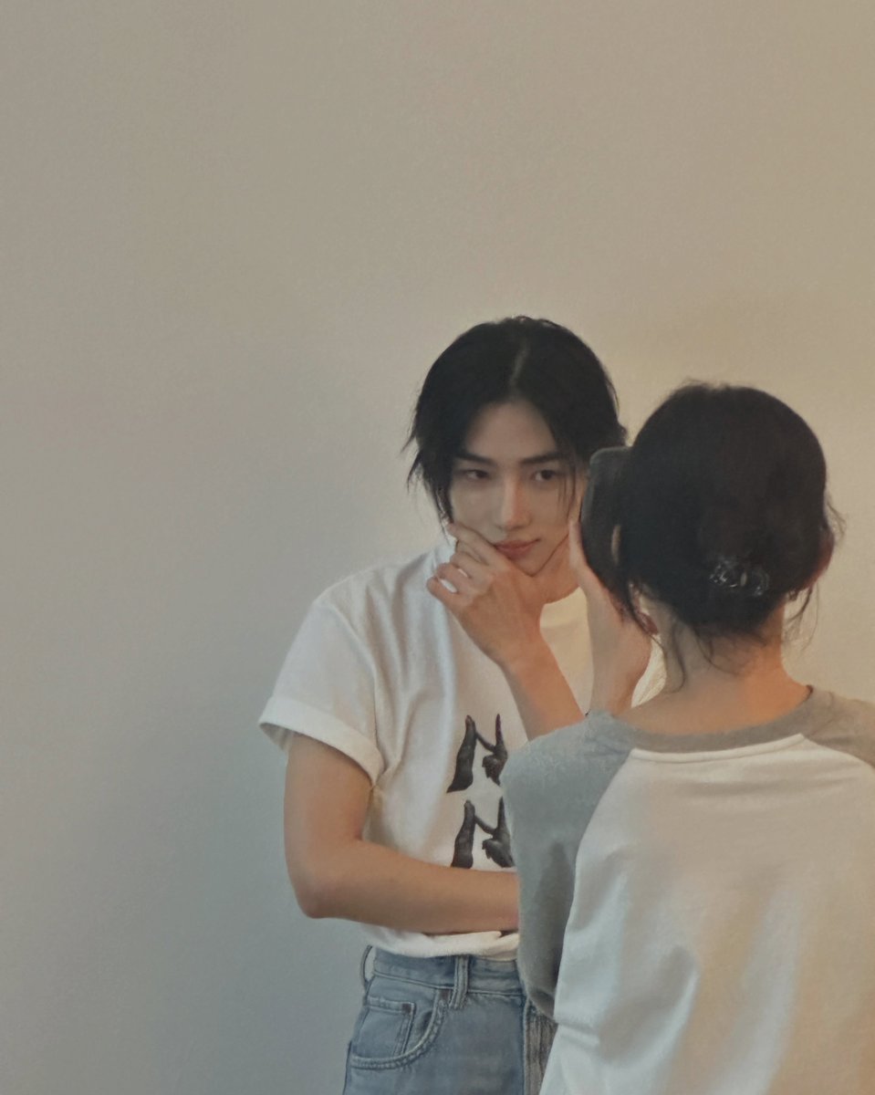AmyKim65016210's tweet photo. Oh New is magnetic❤️‍🔥
I love Chanhee🥰

#TeamNew #팀뉴 화이팅! https://t.co/AUY19i436V